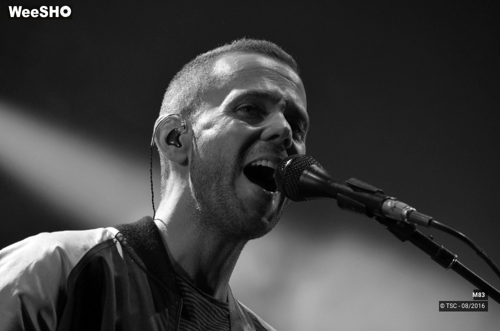 9/10 photos du spectacle M83