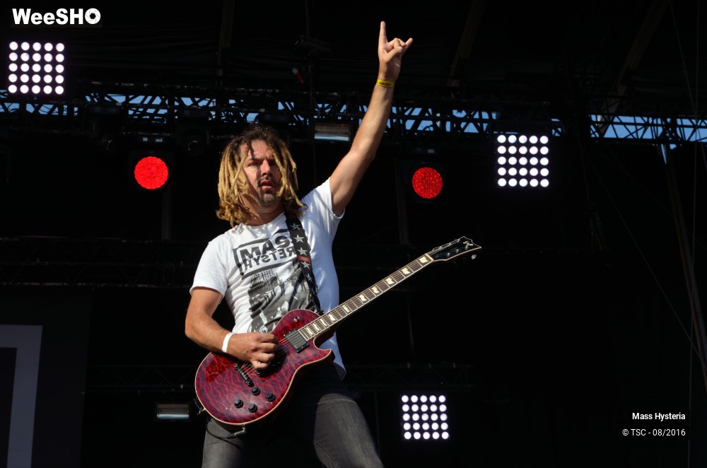 5/17 photos du spectacle Mass Hysteria