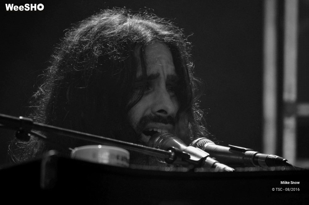 3/9 photos du spectacle Miike Snow