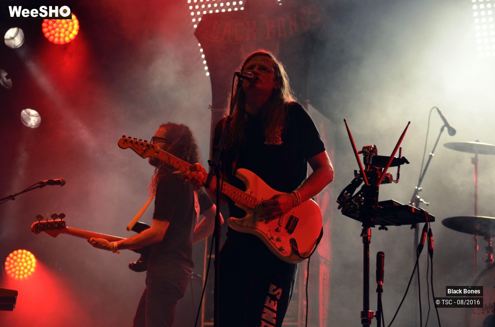 18/19 photos du spectacle Black Bones