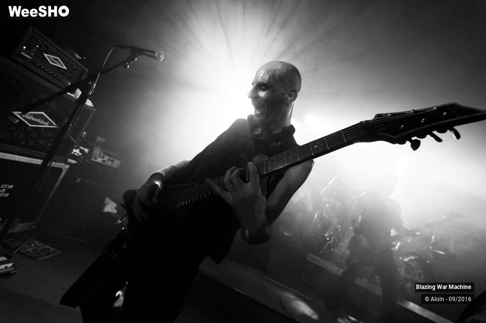 8/11 photos du spectacle Blazing War Machine