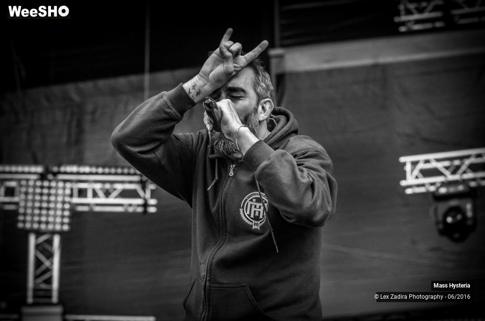2/10 photos du spectacle Mass Hysteria