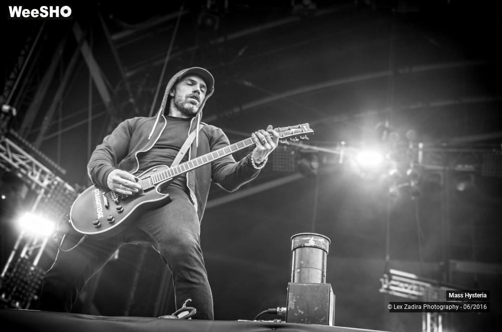 5/10 photos du spectacle Mass Hysteria