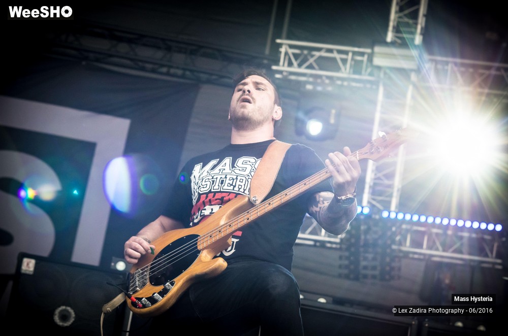 9/10 photos du spectacle Mass Hysteria