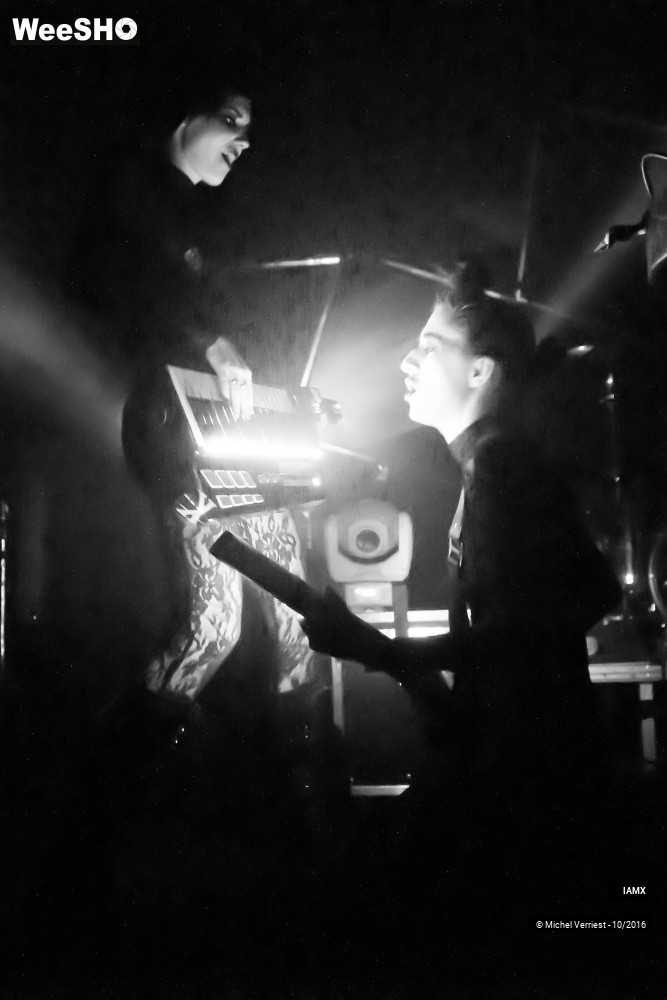 17/23 photos du spectacle IAMX