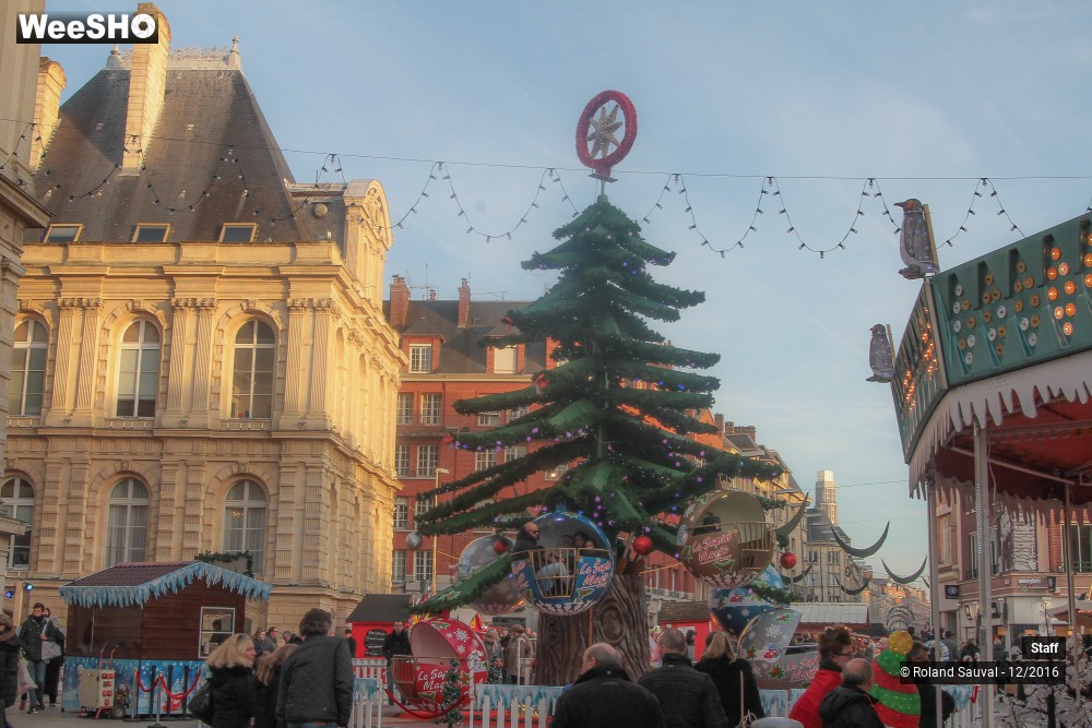 21/49 photos du spectacle voyage au coeur du village de noel