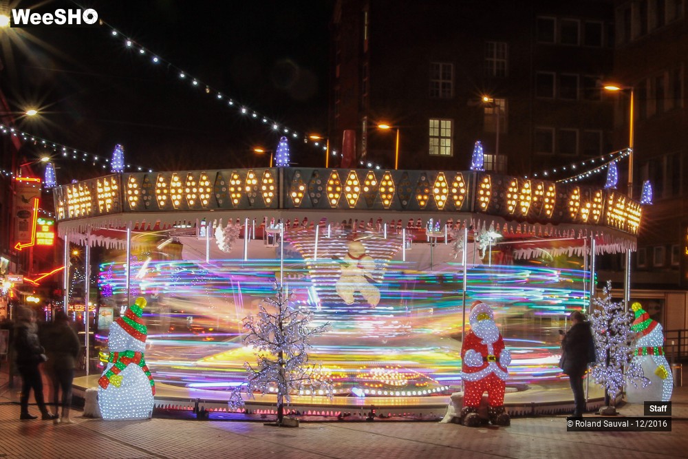 34/49 photos du spectacle voyage au coeur du village de noel