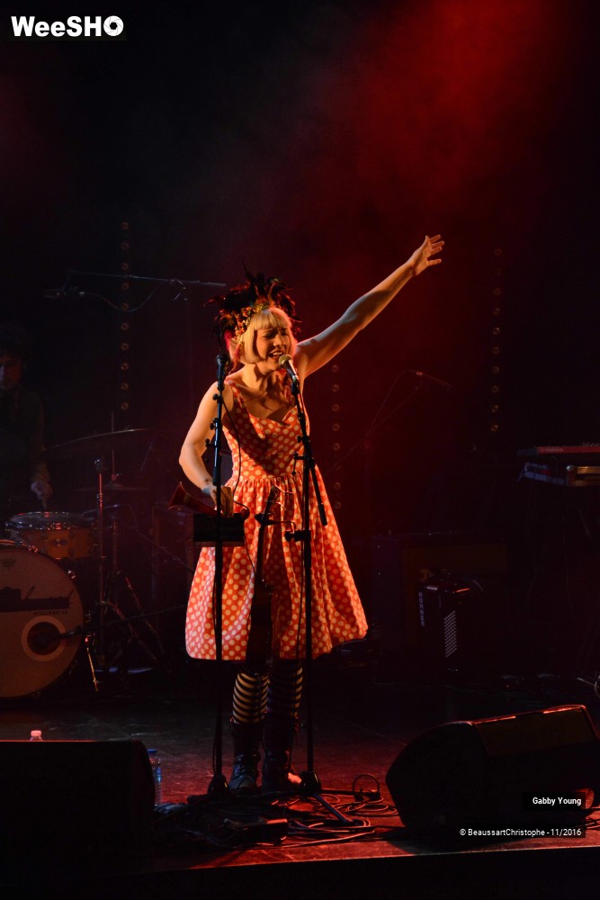 10/34 photos du spectacle Gabby Young and Other animals