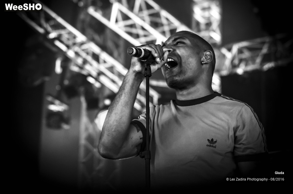 2/8 photos du spectacle Giuda
