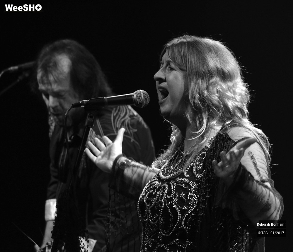 16/28 photos du spectacle Deborah Bonham