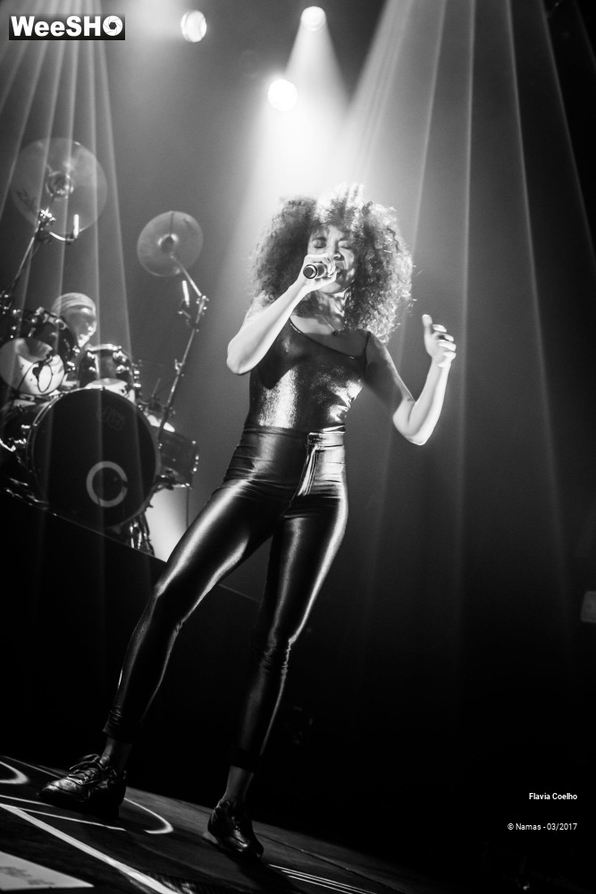 3/45 photos du spectacle Flavia Coelho