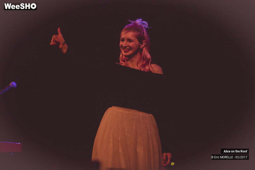 17/38 photos du spectacle Alice on the Roof