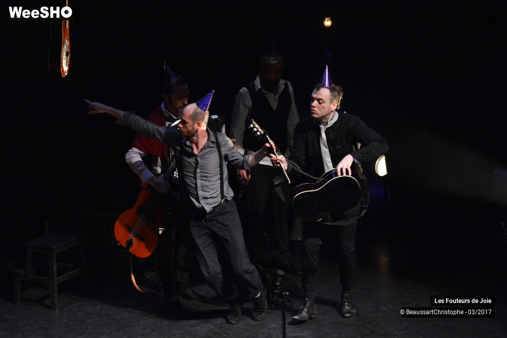 46/52 photos du spectacle Les Fouteurs de Joie