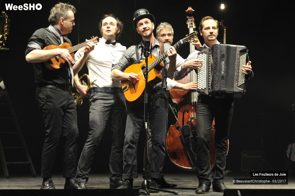 48/52 photos du spectacle Les Fouteurs de Joie