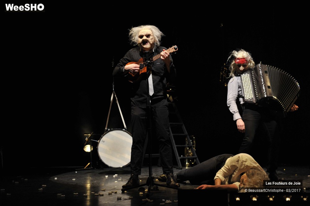 50/52 photos du spectacle Les Fouteurs de Joie
