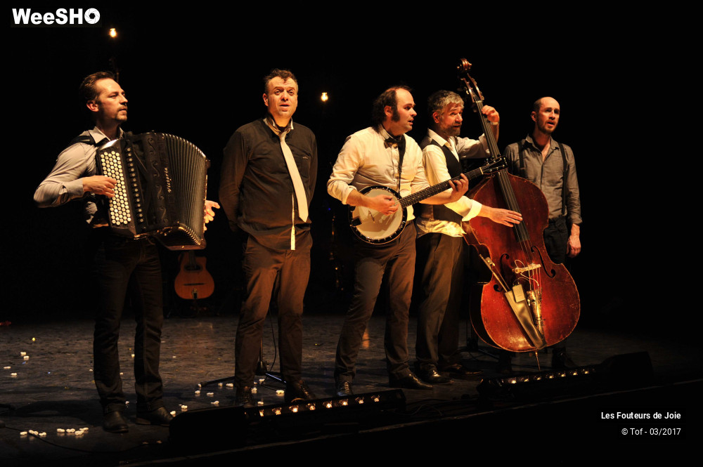 4/52 photos du spectacle Les Fouteurs de Joie