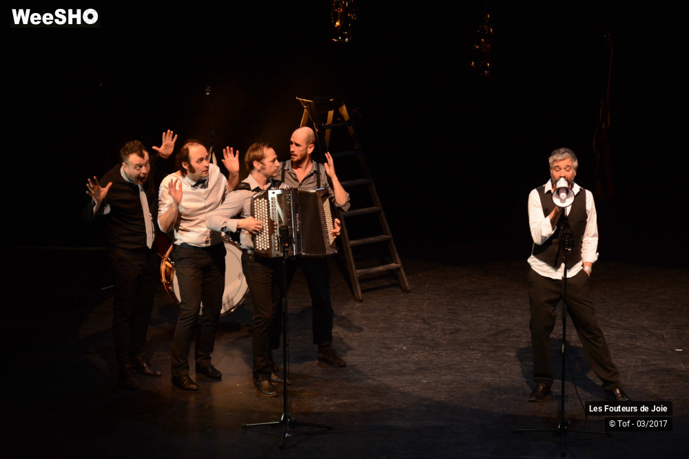 8/52 photos du spectacle Les Fouteurs de Joie