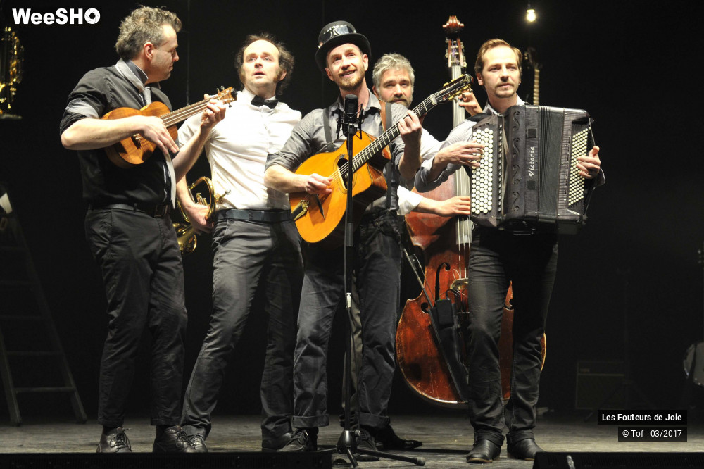 12/52 photos du spectacle Les Fouteurs de Joie
