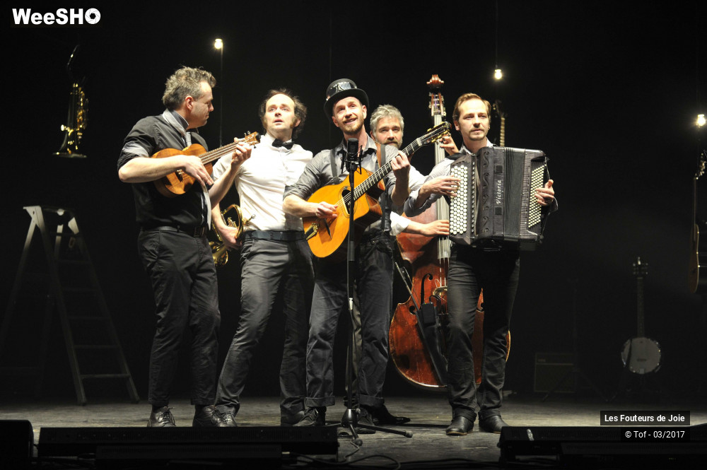 13/52 photos du spectacle Les Fouteurs de Joie