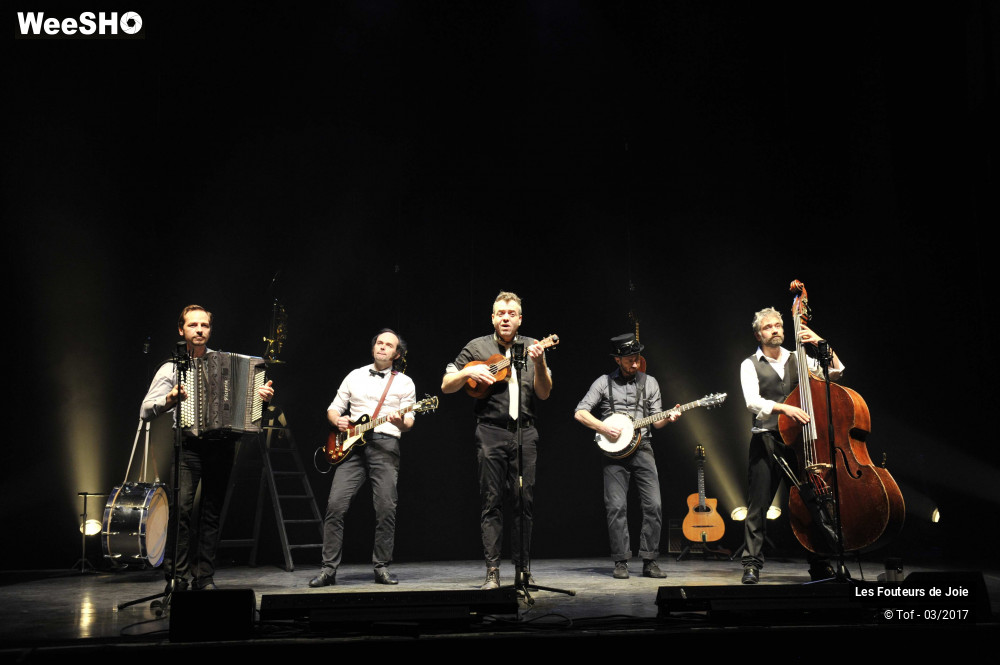 14/52 photos du spectacle Les Fouteurs de Joie