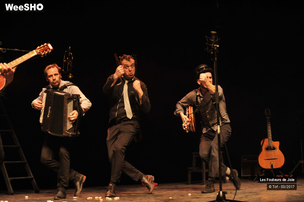 19/52 photos du spectacle Les Fouteurs de Joie