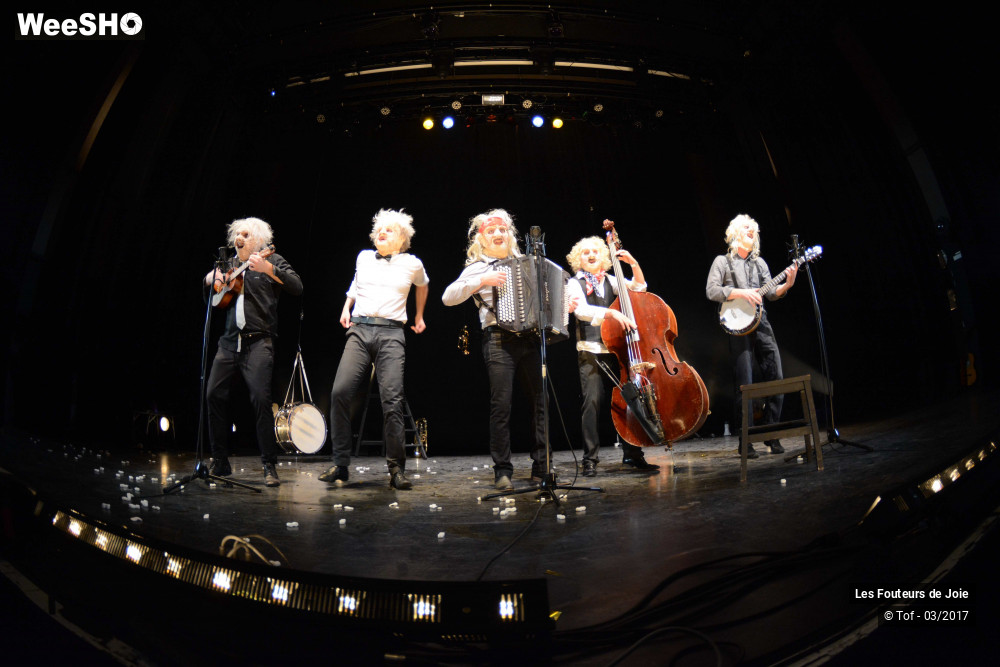 22/52 photos du spectacle Les Fouteurs de Joie