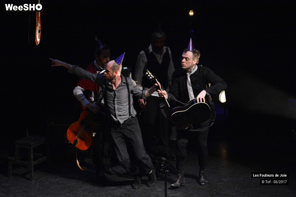 23/52 photos du spectacle Les Fouteurs de Joie