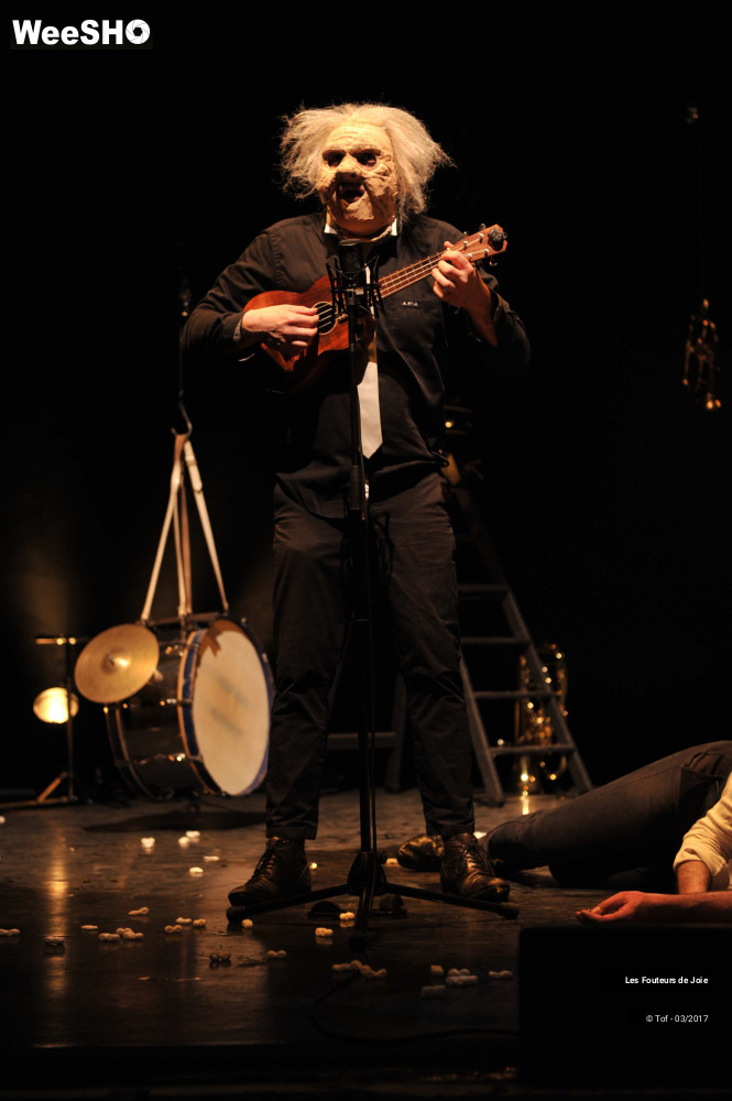29/52 photos du spectacle Les Fouteurs de Joie