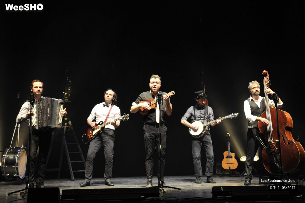 33/52 photos du spectacle Les Fouteurs de Joie