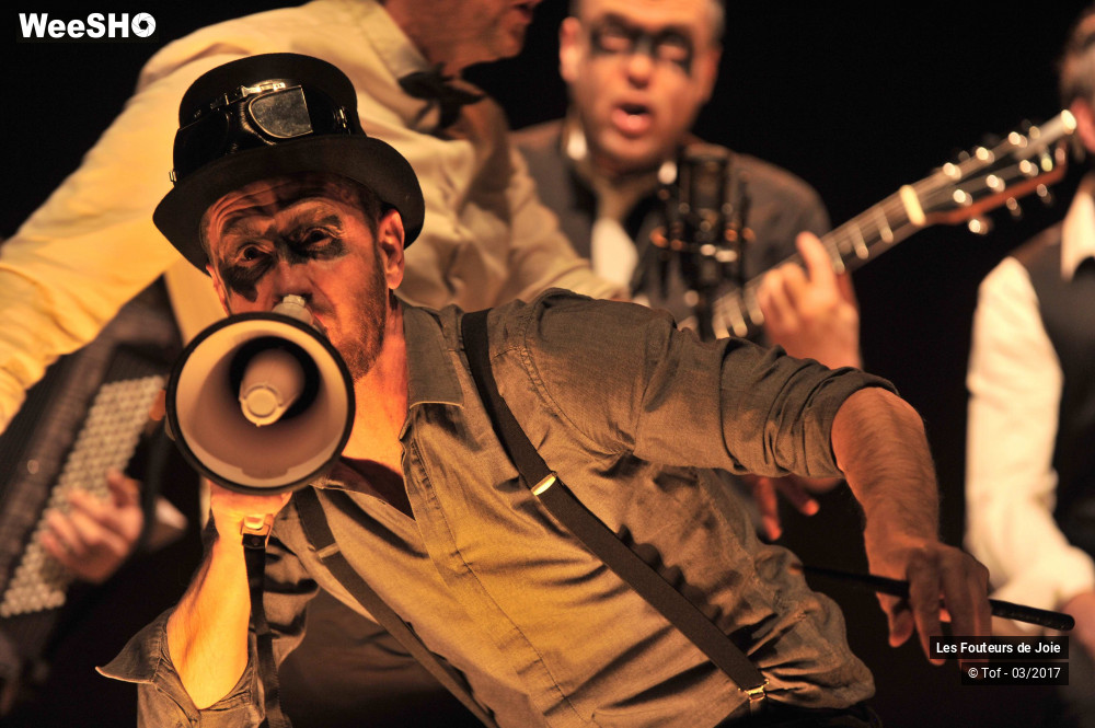 37/52 photos du spectacle Les Fouteurs de Joie