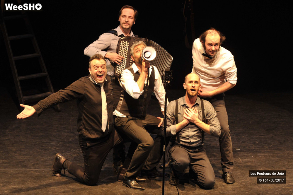 39/52 photos du spectacle Les Fouteurs de Joie