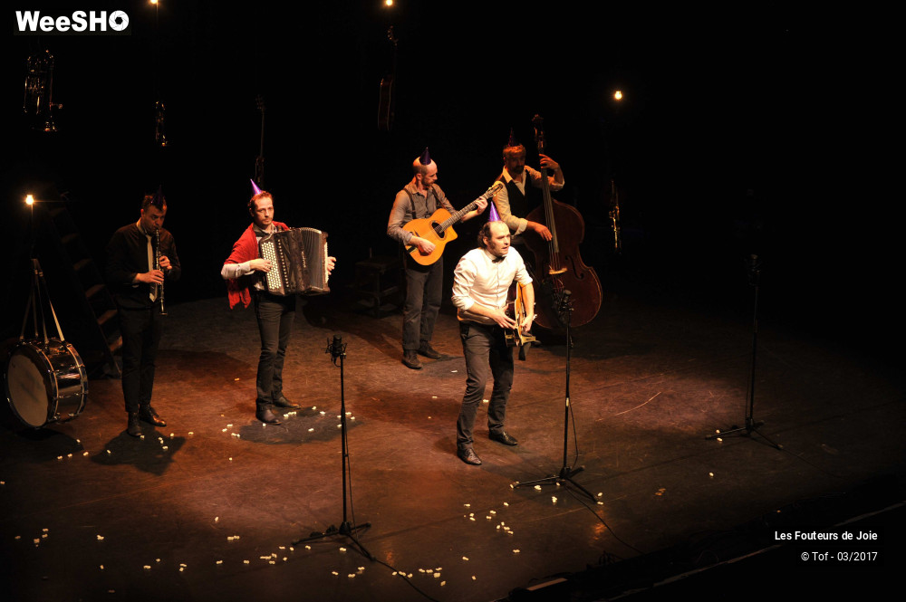 41/52 photos du spectacle Les Fouteurs de Joie
