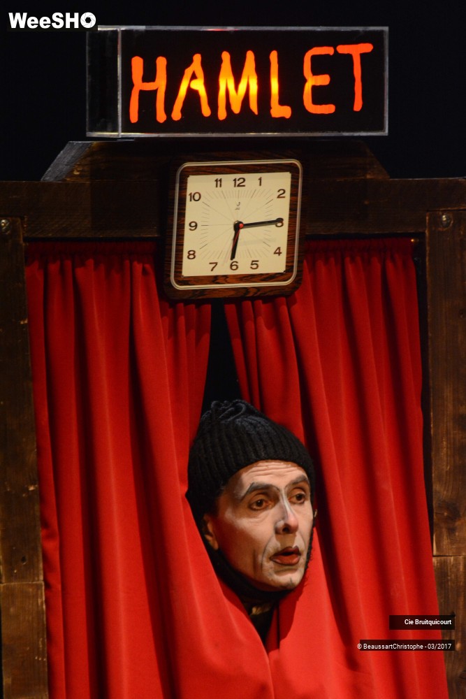 33/44 photos du spectacle Hamlet en 30 minutes