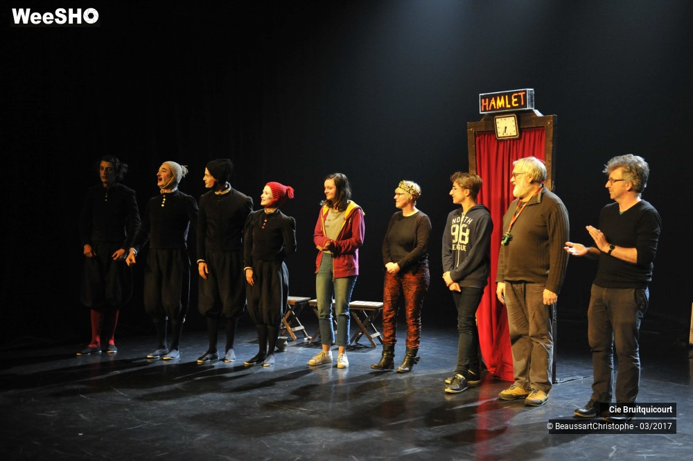 34/44 photos du spectacle Hamlet en 30 minutes