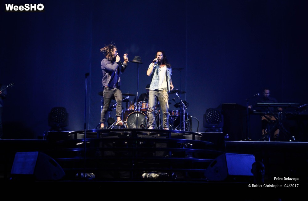 14/22 photos du spectacle Frero Delavega