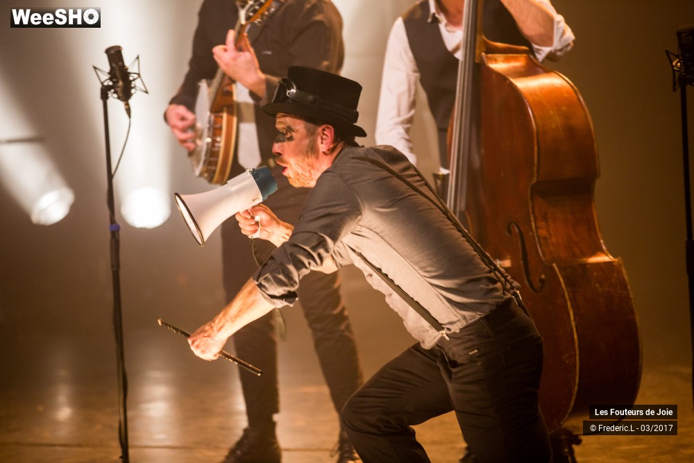 1/50 photos du spectacle Les Fouteurs De Joie