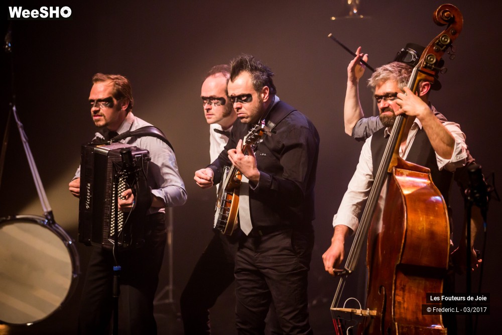 2/50 photos du spectacle Les Fouteurs De Joie