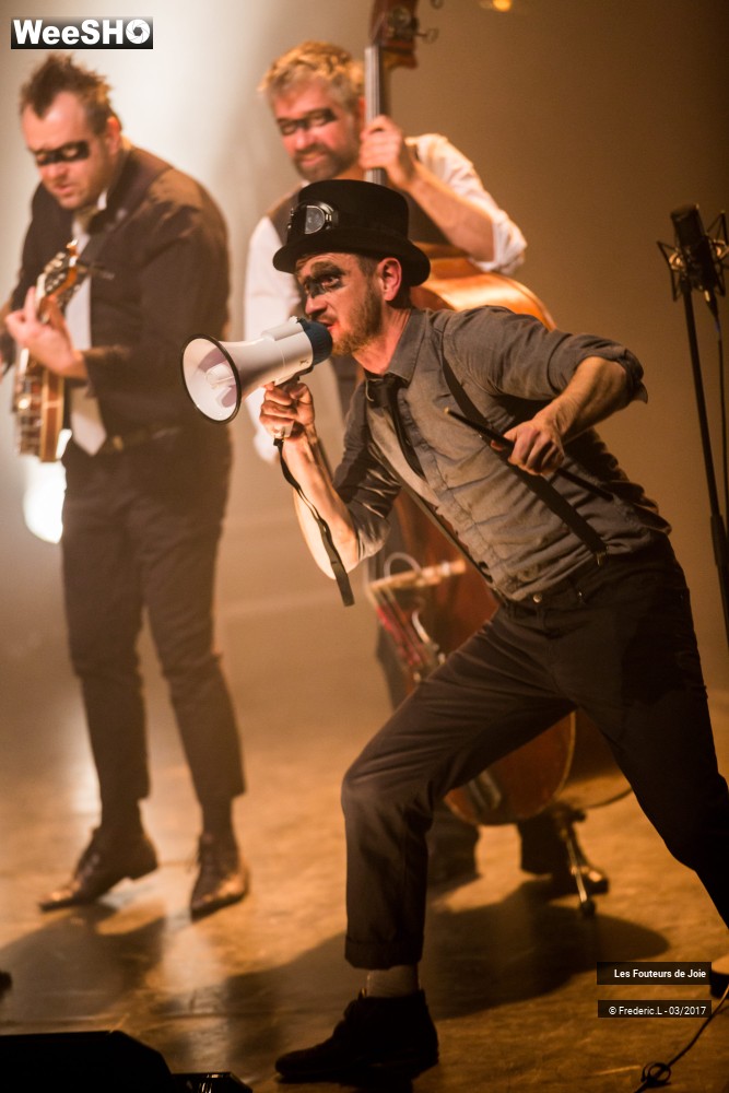 23/50 photos du spectacle Les Fouteurs De Joie