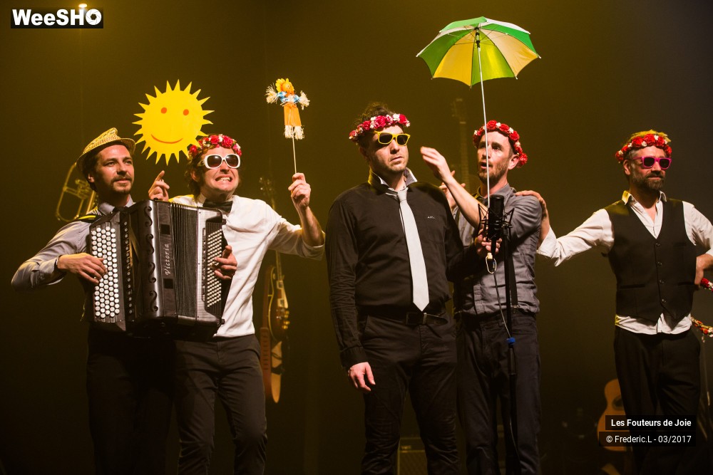 25/50 photos du spectacle Les Fouteurs De Joie