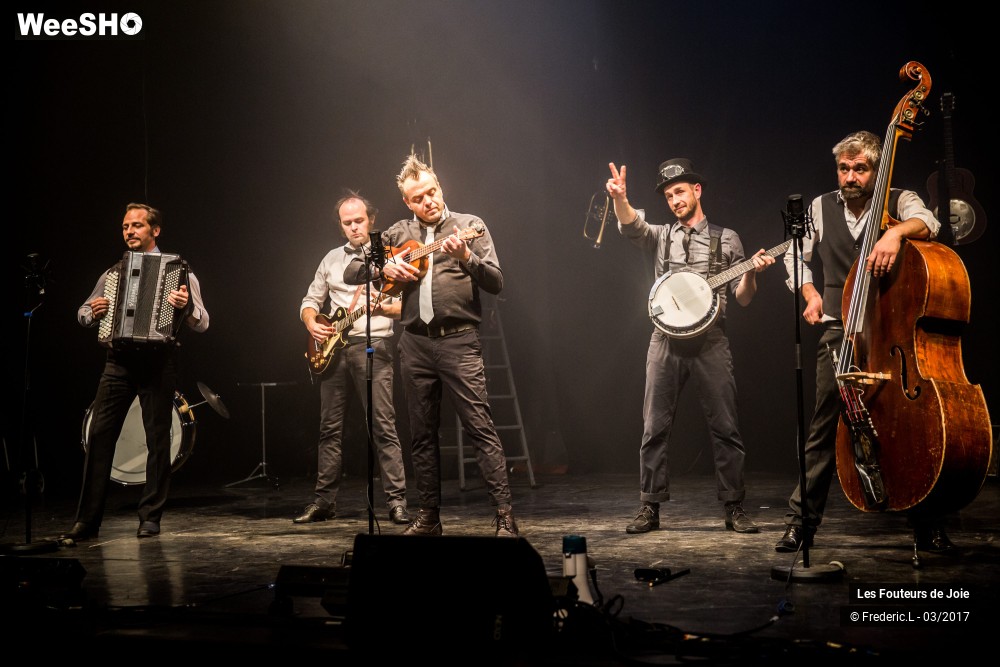28/50 photos du spectacle Les Fouteurs De Joie