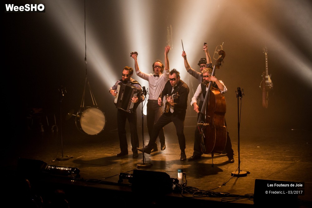 29/50 photos du spectacle Les Fouteurs De Joie
