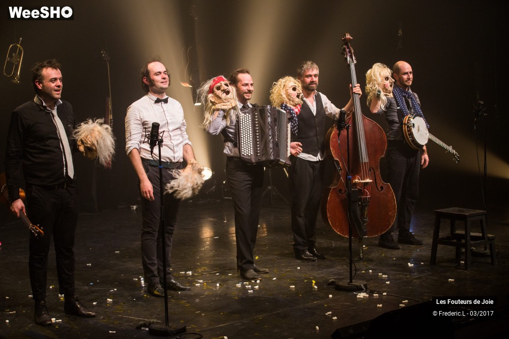 39/50 photos du spectacle Les Fouteurs De Joie