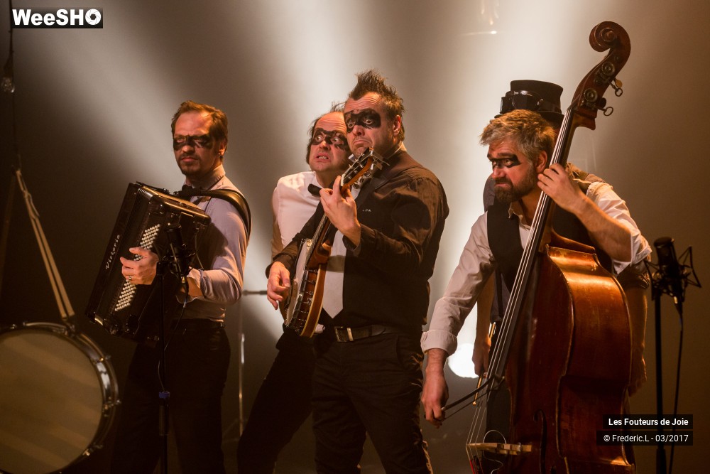 45/50 photos du spectacle Les Fouteurs De Joie
