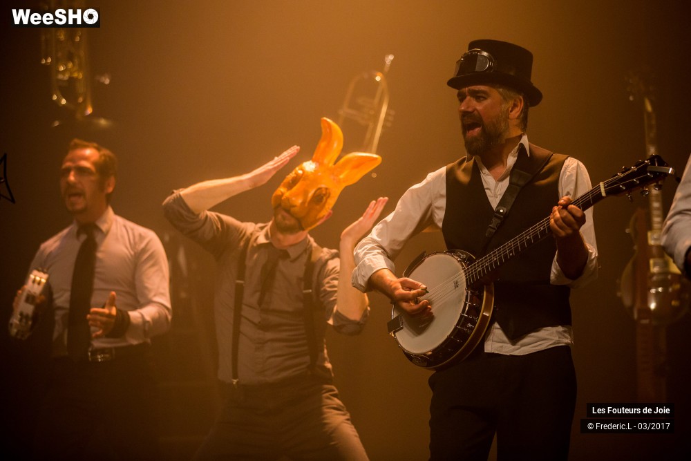 49/50 photos du spectacle Les Fouteurs De Joie