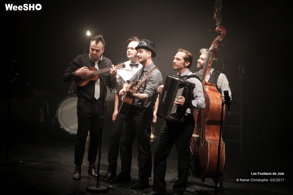 2/50 photos du spectacle Les Fouteurs de Joie