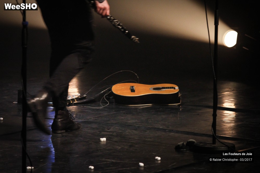 4/50 photos du spectacle Les Fouteurs de Joie