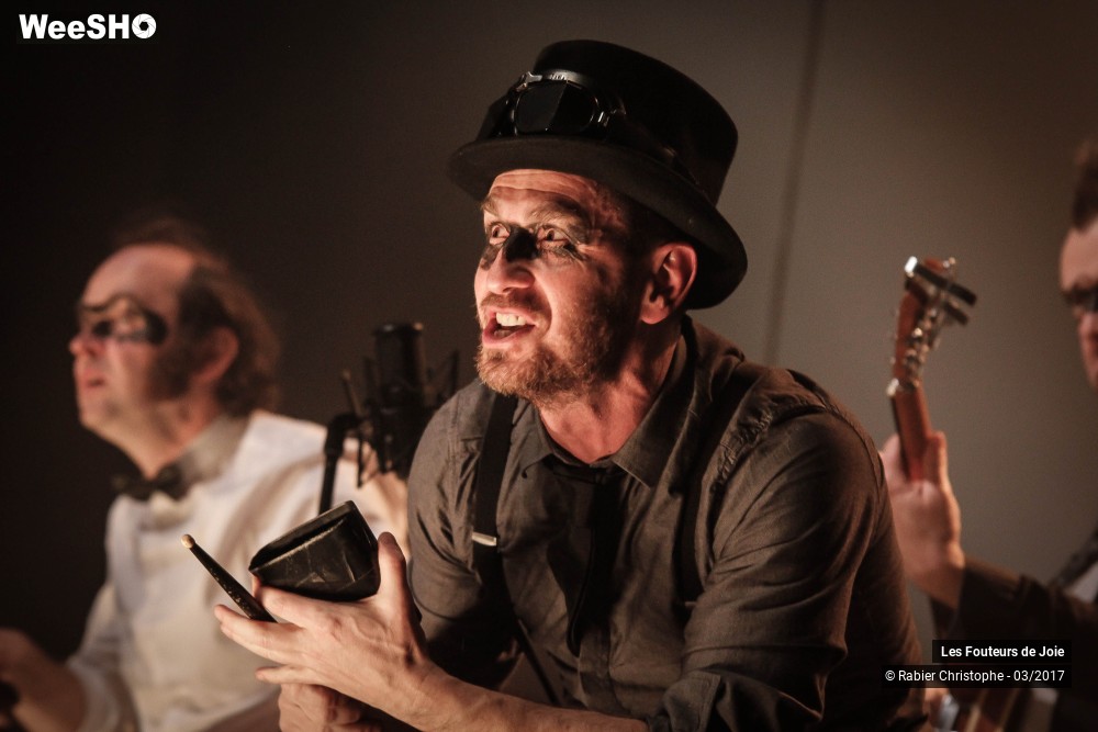16/50 photos du spectacle Les Fouteurs de Joie