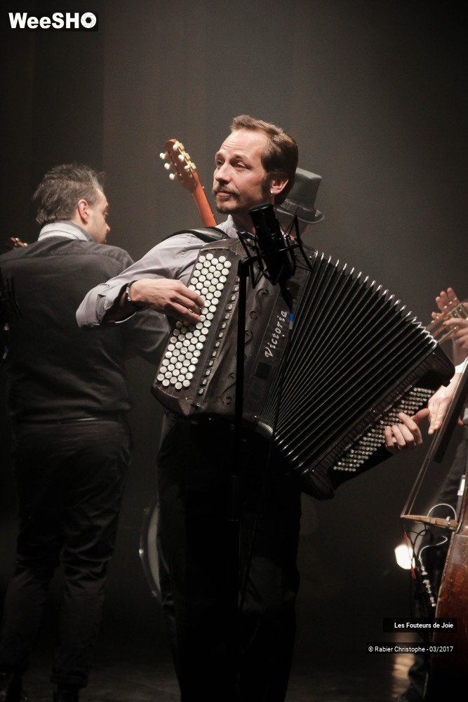 25/50 photos du spectacle Les Fouteurs de Joie