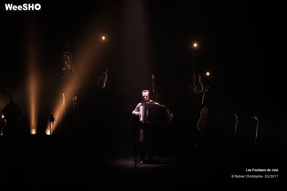 31/50 photos du spectacle Les Fouteurs de Joie