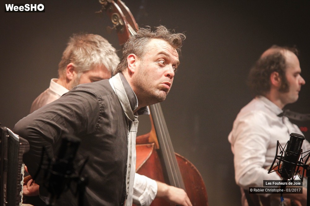 32/50 photos du spectacle Les Fouteurs de Joie